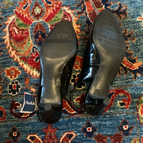 New Anne Klein iflex patent leather 2.5 inch heel Size 7 - Picture 4 of 4